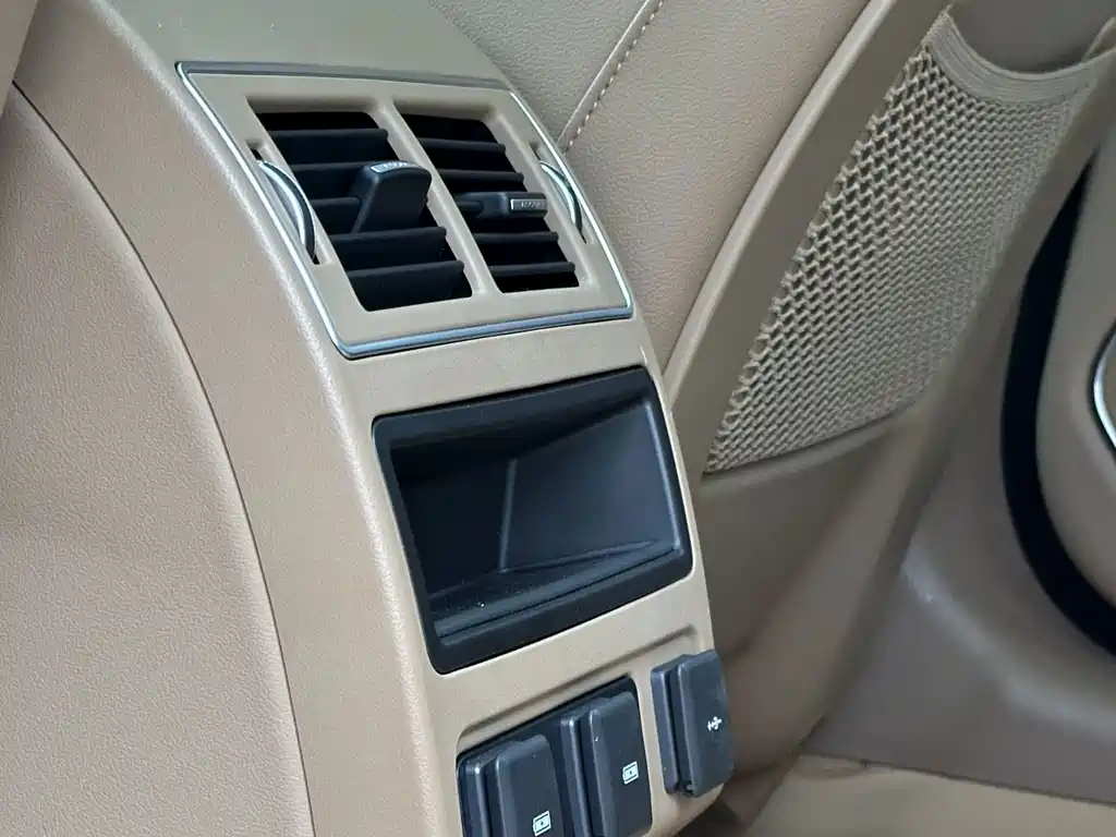 Jaguar XFL — миниатюра 6