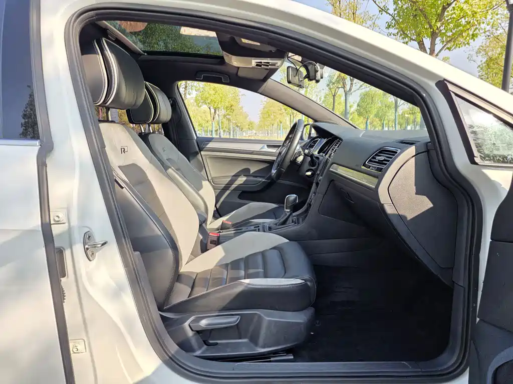 Volkswagen Golf — миниатюра 12