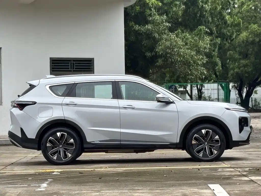JETOUR L7 2024 1.5T 120km ULTRA 7 мест