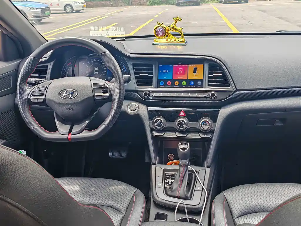Hyundai Elantra — миниатюра 12