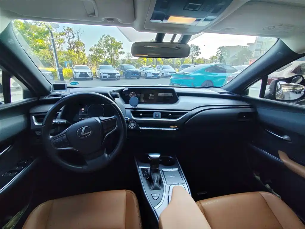 Lexus UX — миниатюра 5