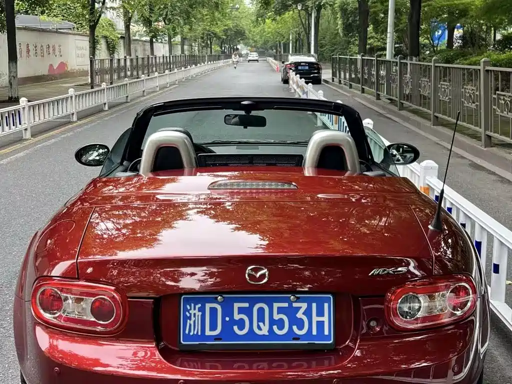 Mazda MX-5 — миниатюра 9