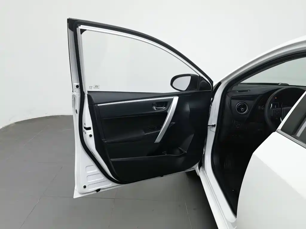 Toyota Corolla Hybrid — миниатюра 8