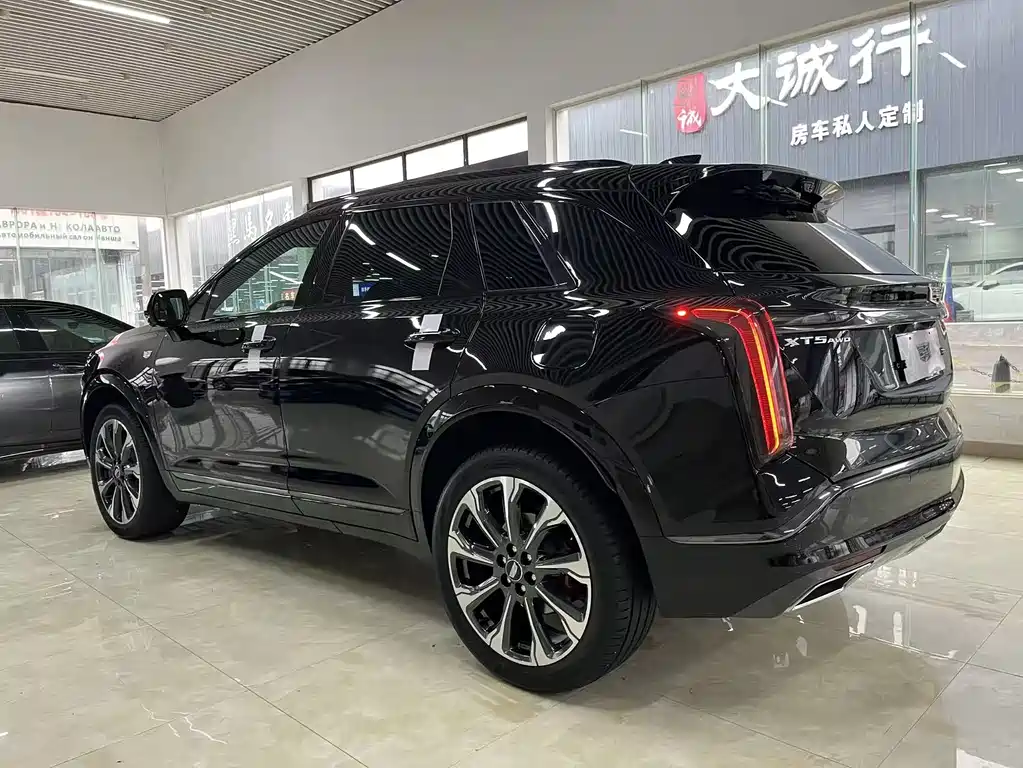 CADILLAC XT5