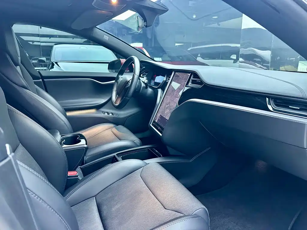 Tesla Model S — миниатюра 13