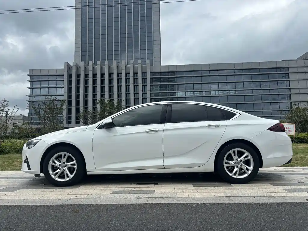 Buick Regal — миниатюра 8