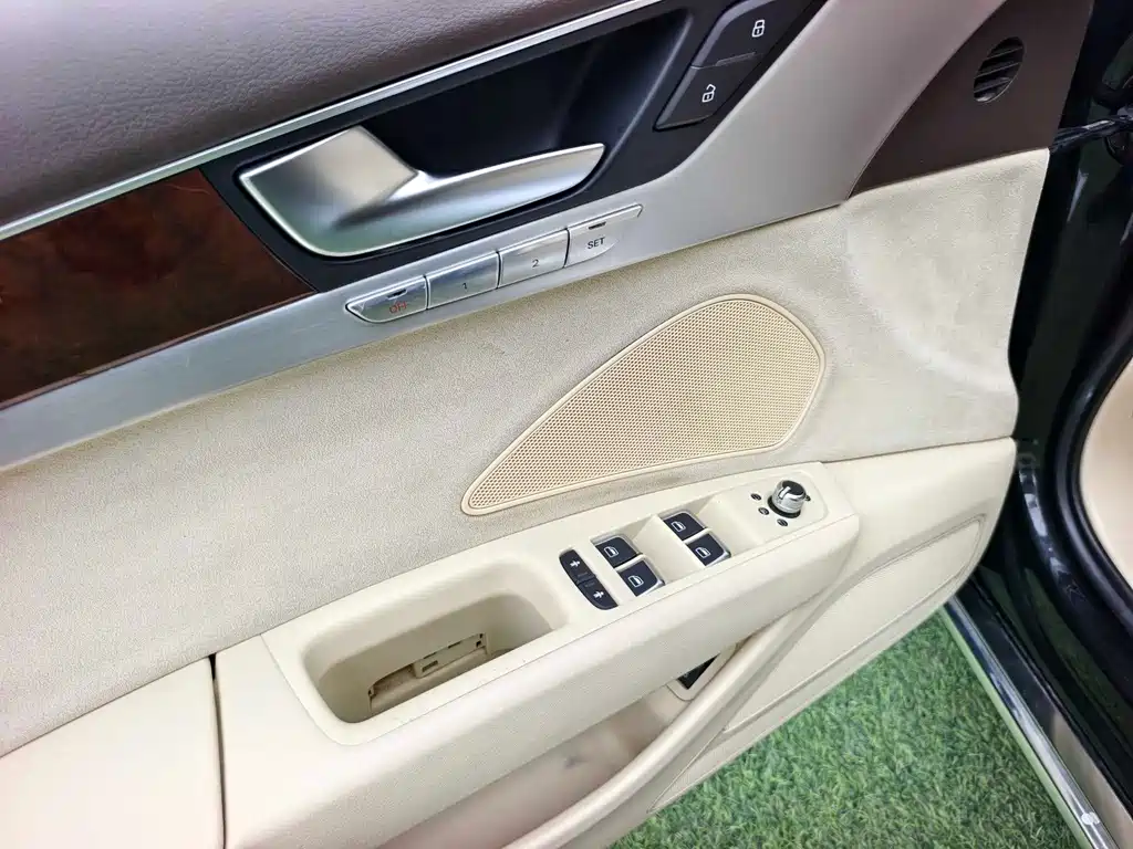Audi A8 — миниатюра 8