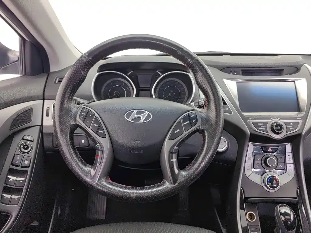 Hyundai Elantra Langdong — миниатюра 11
