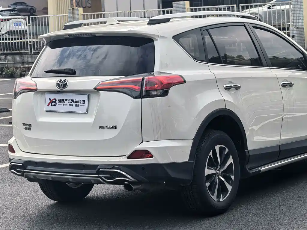 Toyota RAV4 — миниатюра 9
