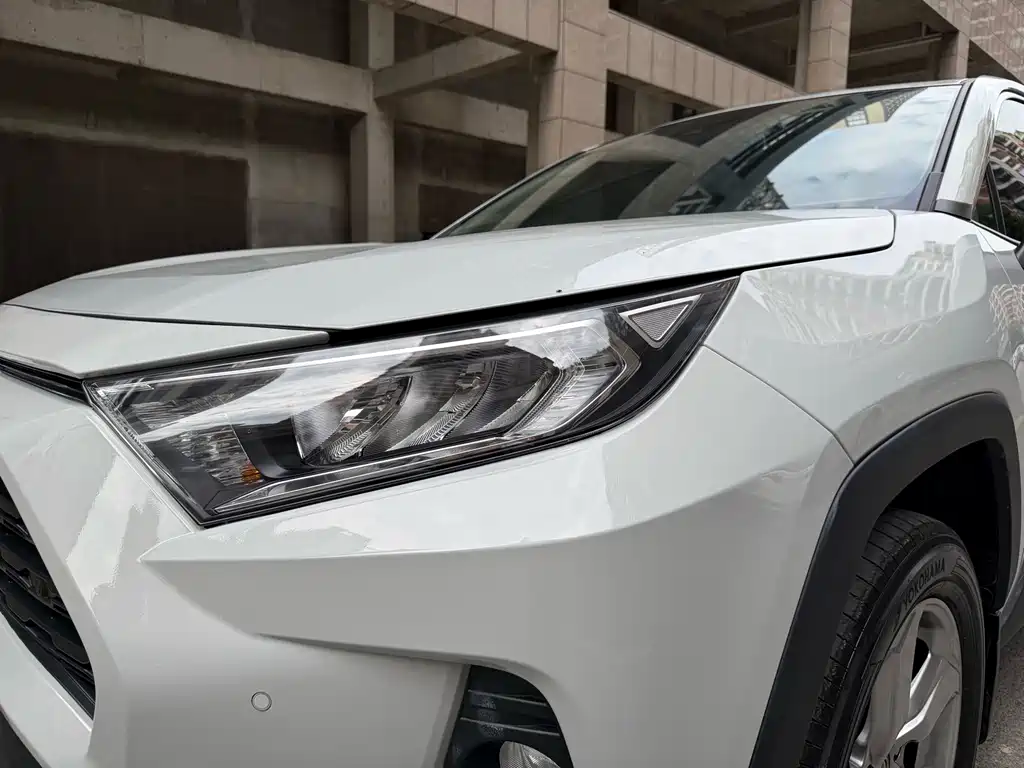 Toyota RAV4 — миниатюра 6