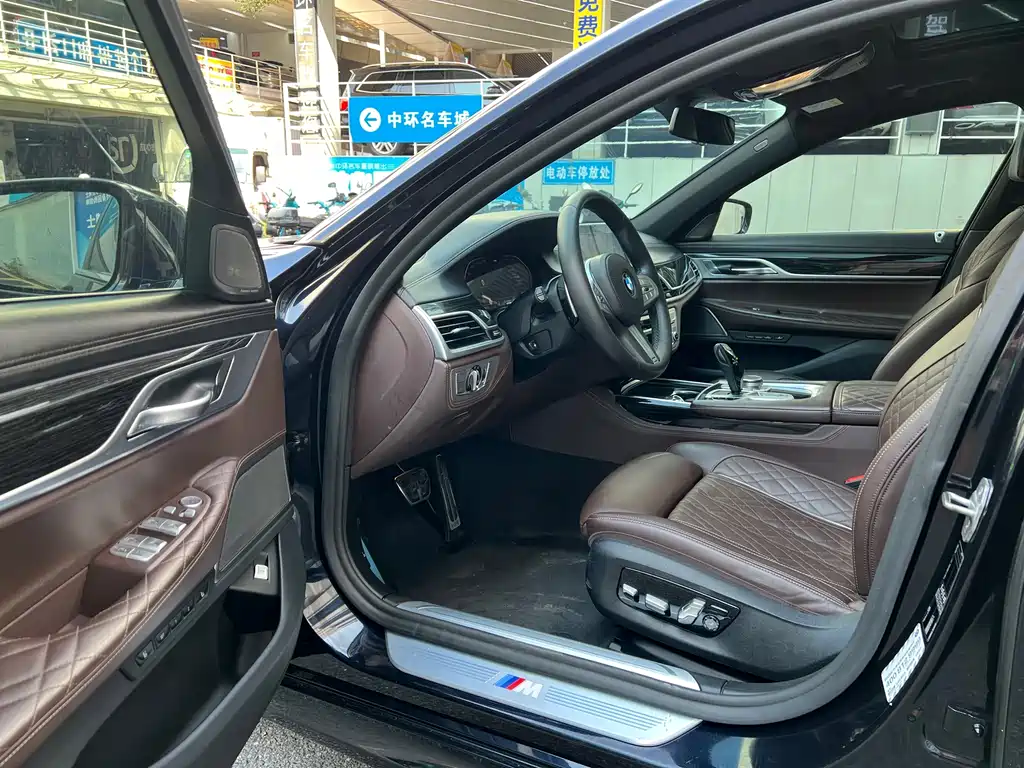 BMW 7 Series — миниатюра 3