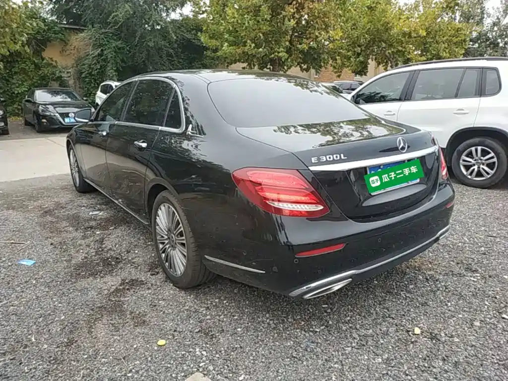 Mercedes-Benz E-Class — миниатюра 5