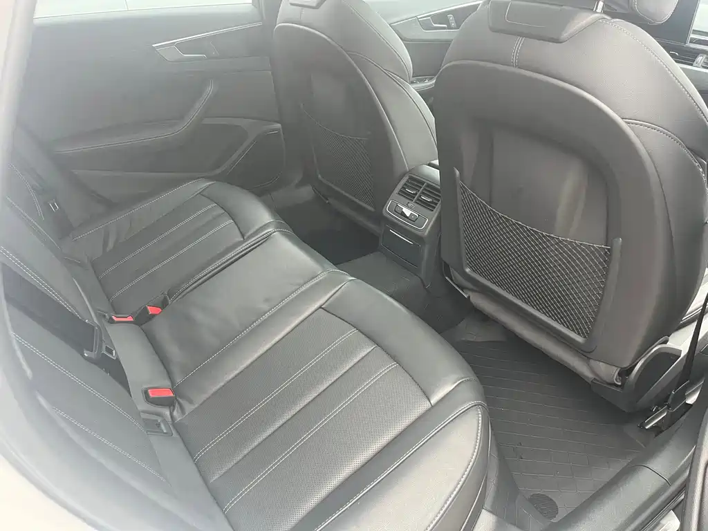 Audi A4L — миниатюра 11
