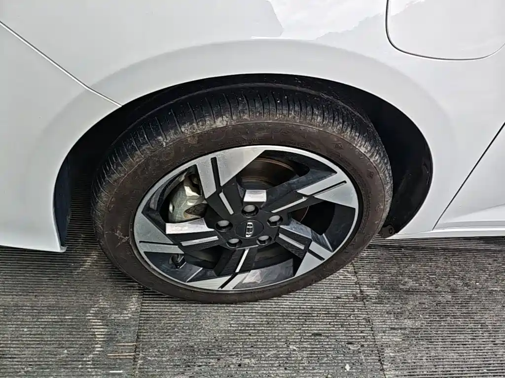 Geely L HiP — миниатюра 23