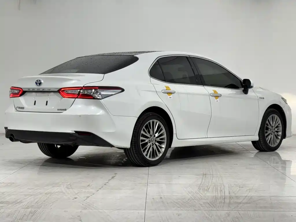 Toyota Camry — миниатюра 2