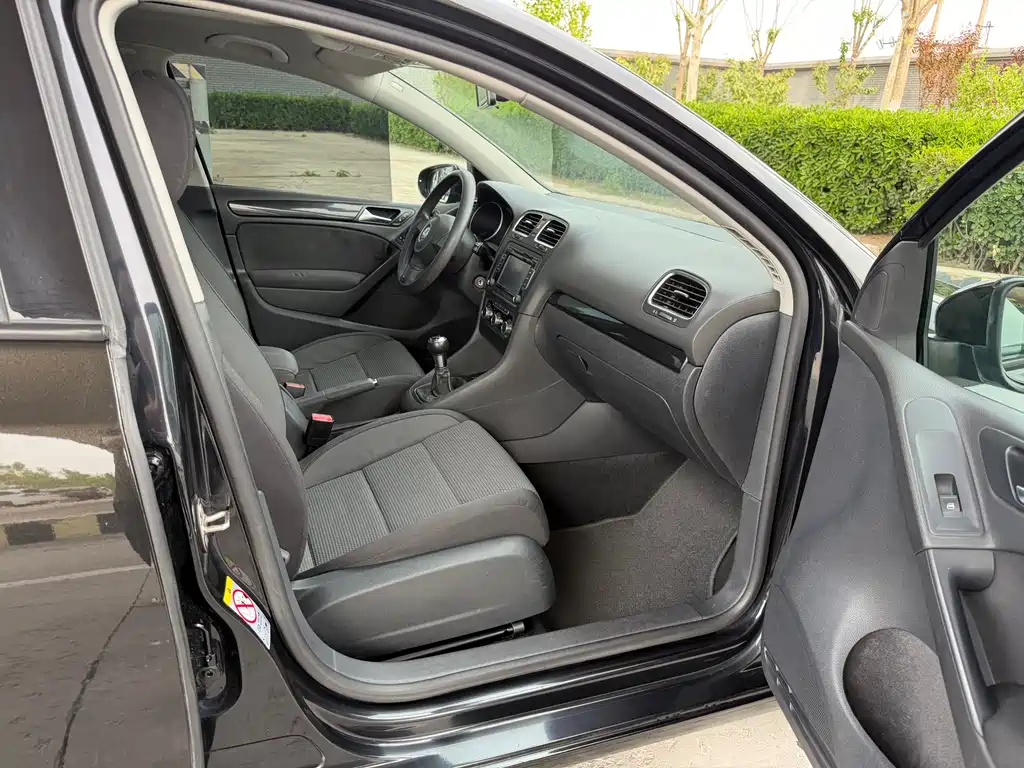 Volkswagen Golf 2010 1.4TSI MT Comfort
