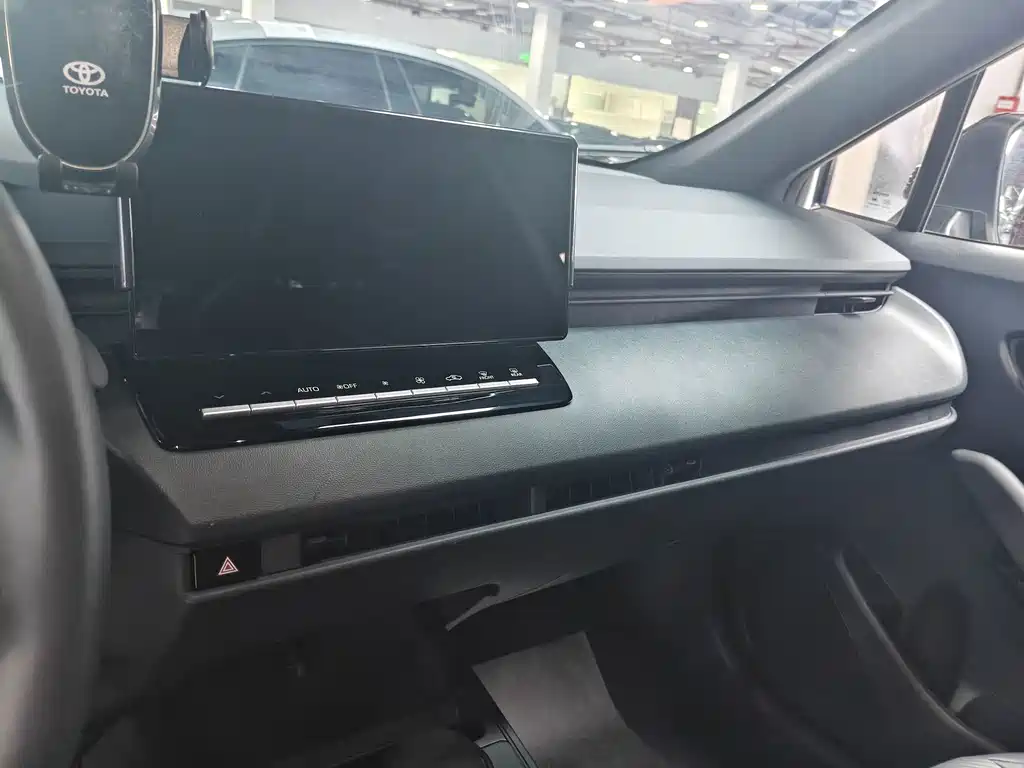 Toyota Frontlander — миниатюра 7