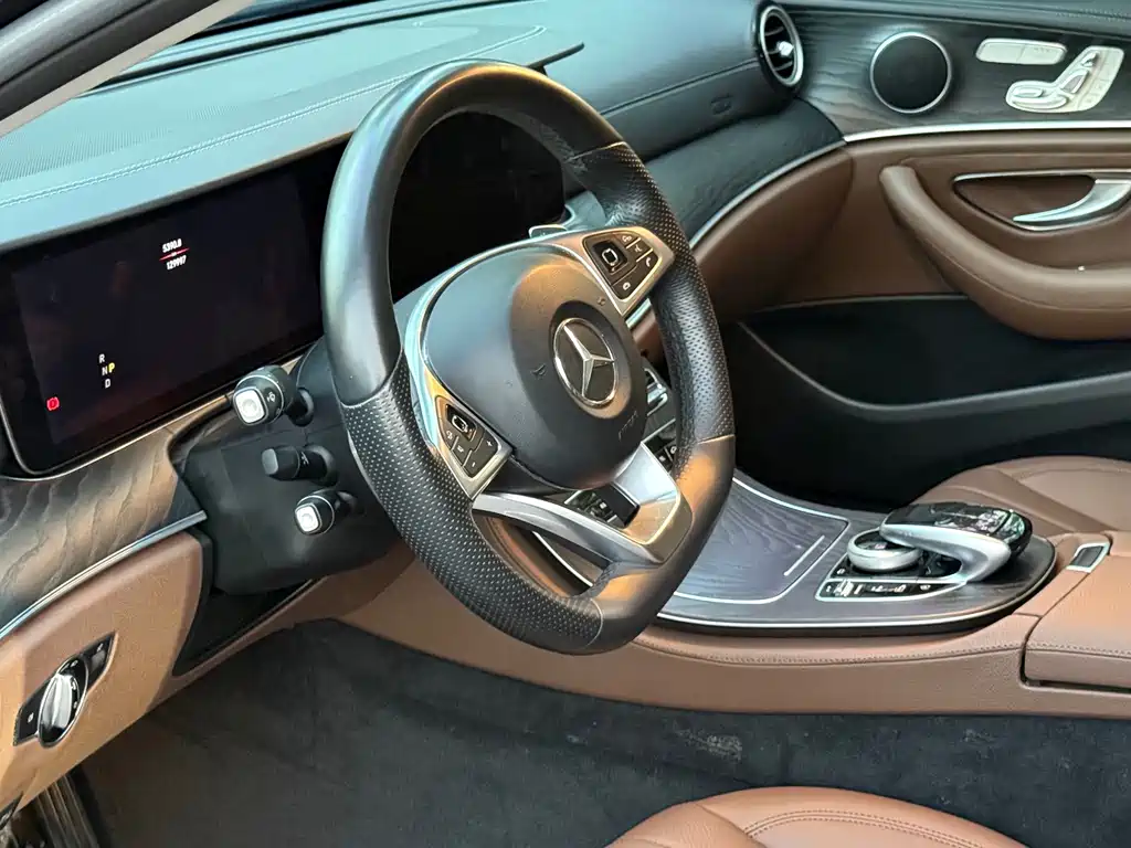 Mercedes-Benz E-Class — миниатюра 9