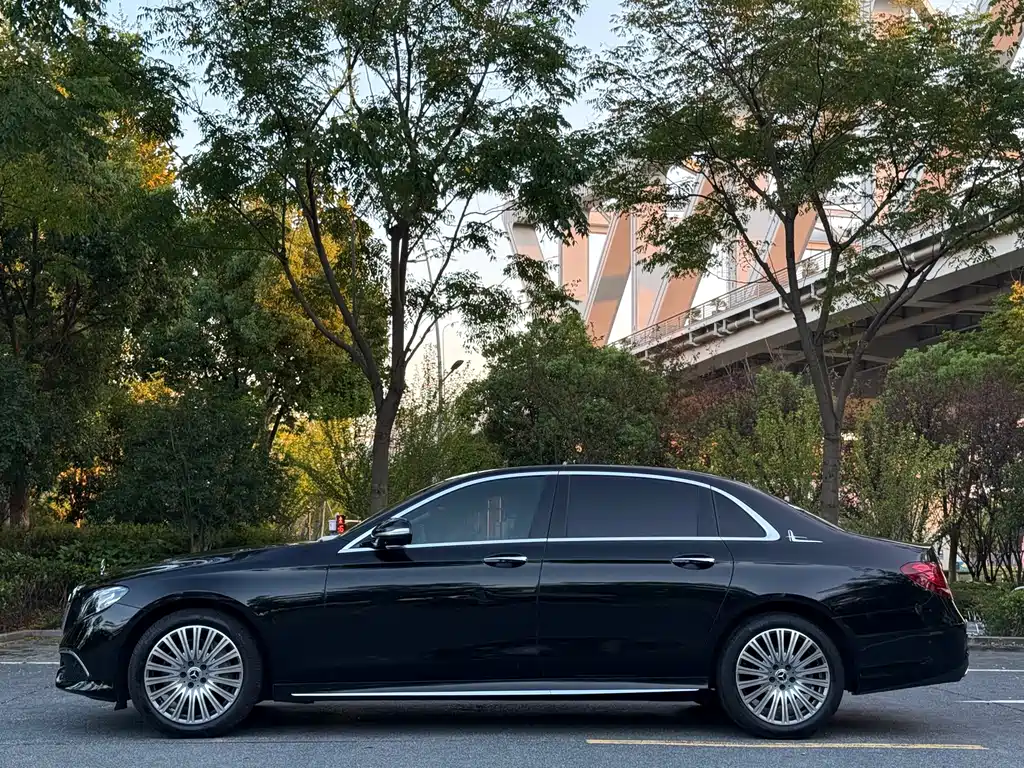 Mercedes-Benz E-Class — миниатюра 4