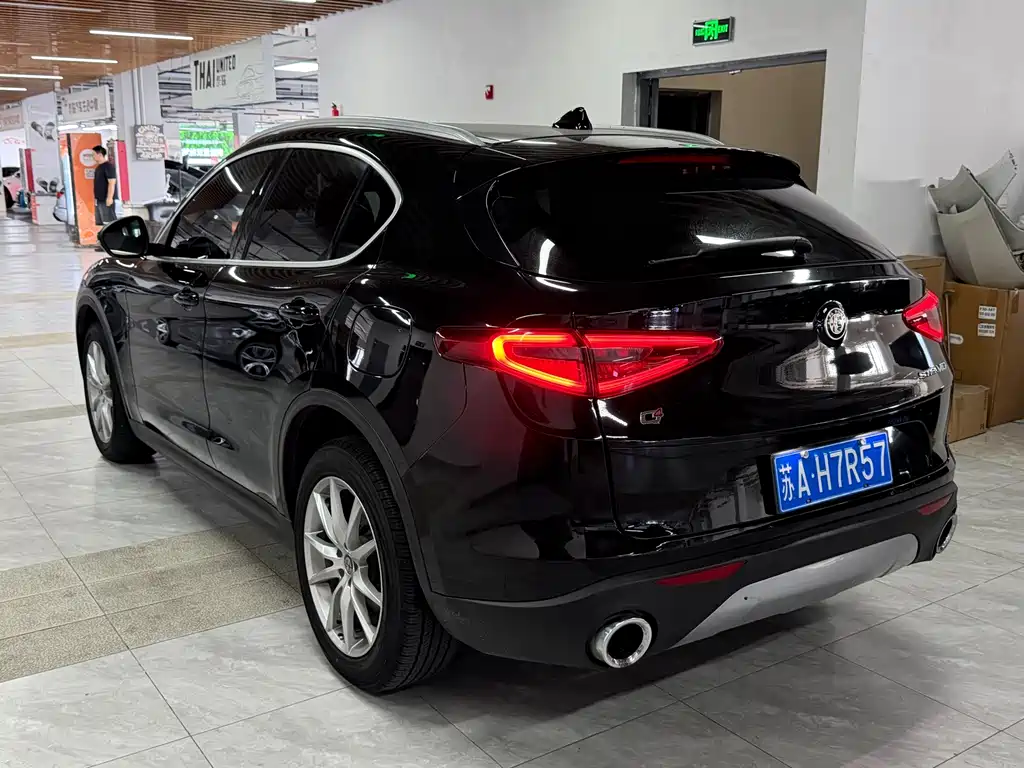 Alfa Romeo Stelvio — миниатюра 9