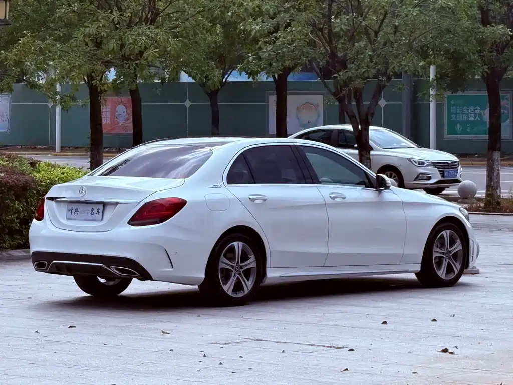 Mercedes-Benz C-Class — миниатюра 12