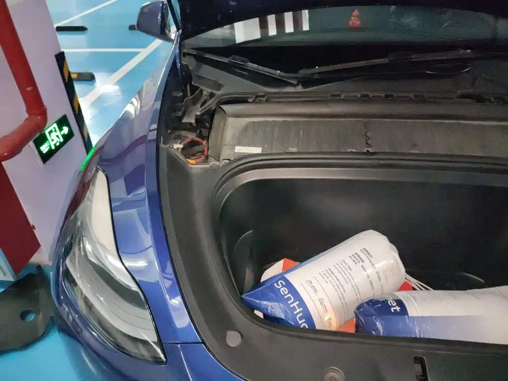 Tesla Model Y — миниатюра 21
