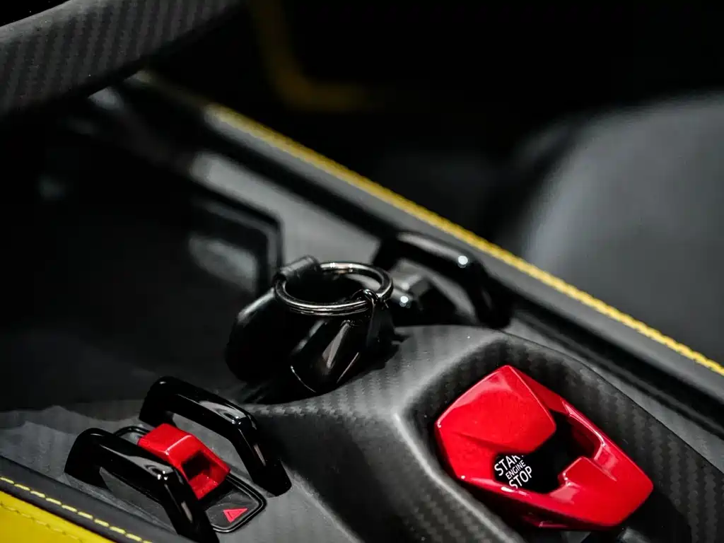 Lamborghini Revuelto — миниатюра 16