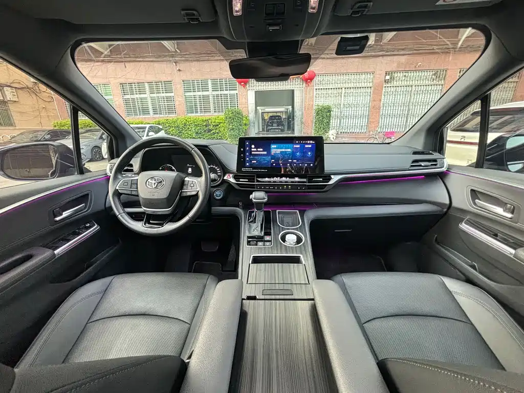 Toyota Sienna 2023 2.5L Luxury
