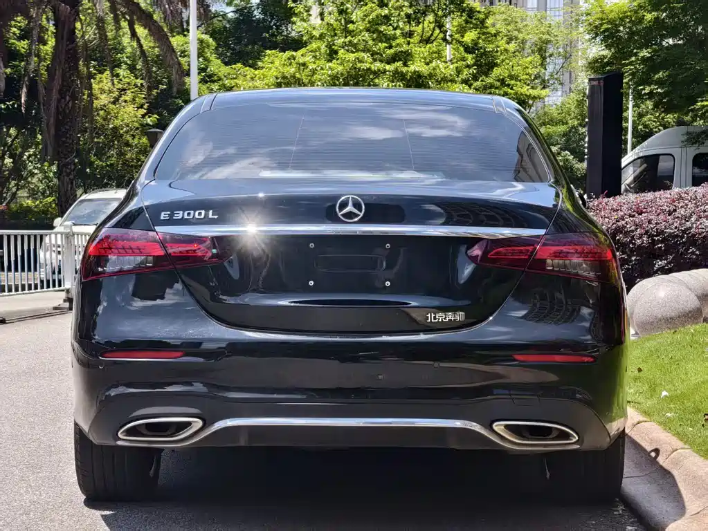 Mercedes-Benz E-Class — миниатюра 6