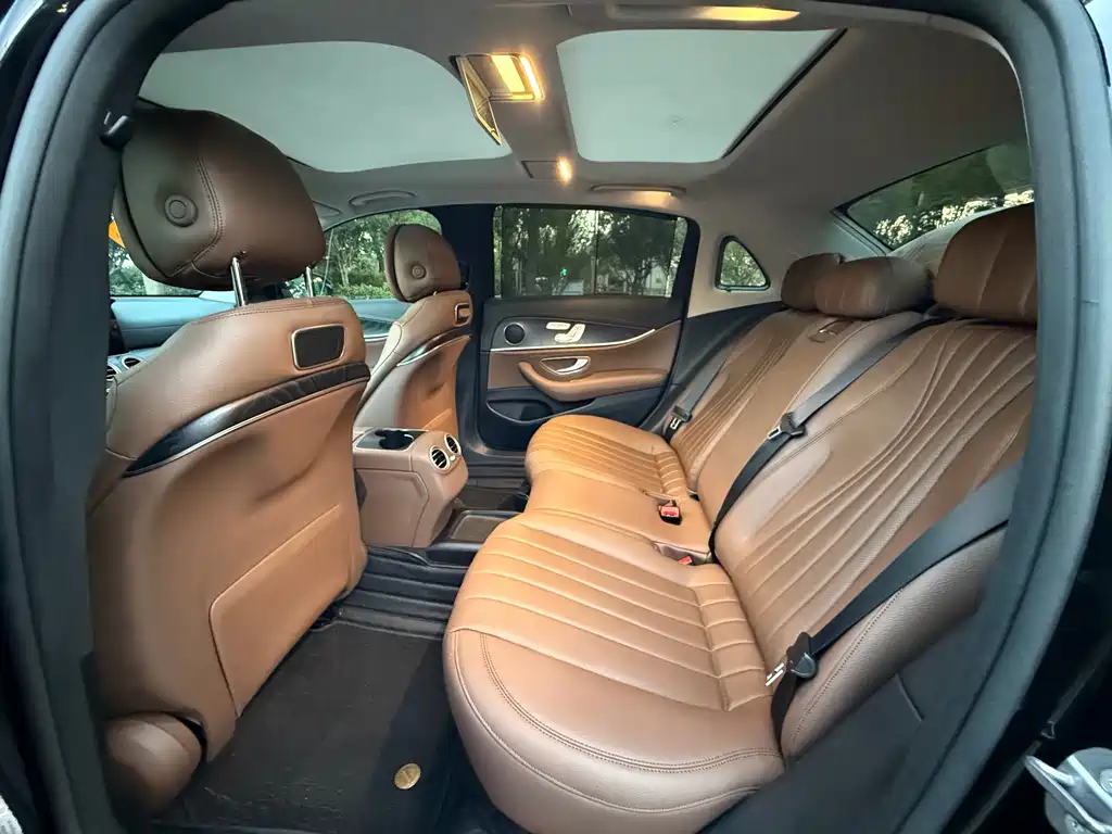 Mercedes-Benz E-Class — миниатюра 10