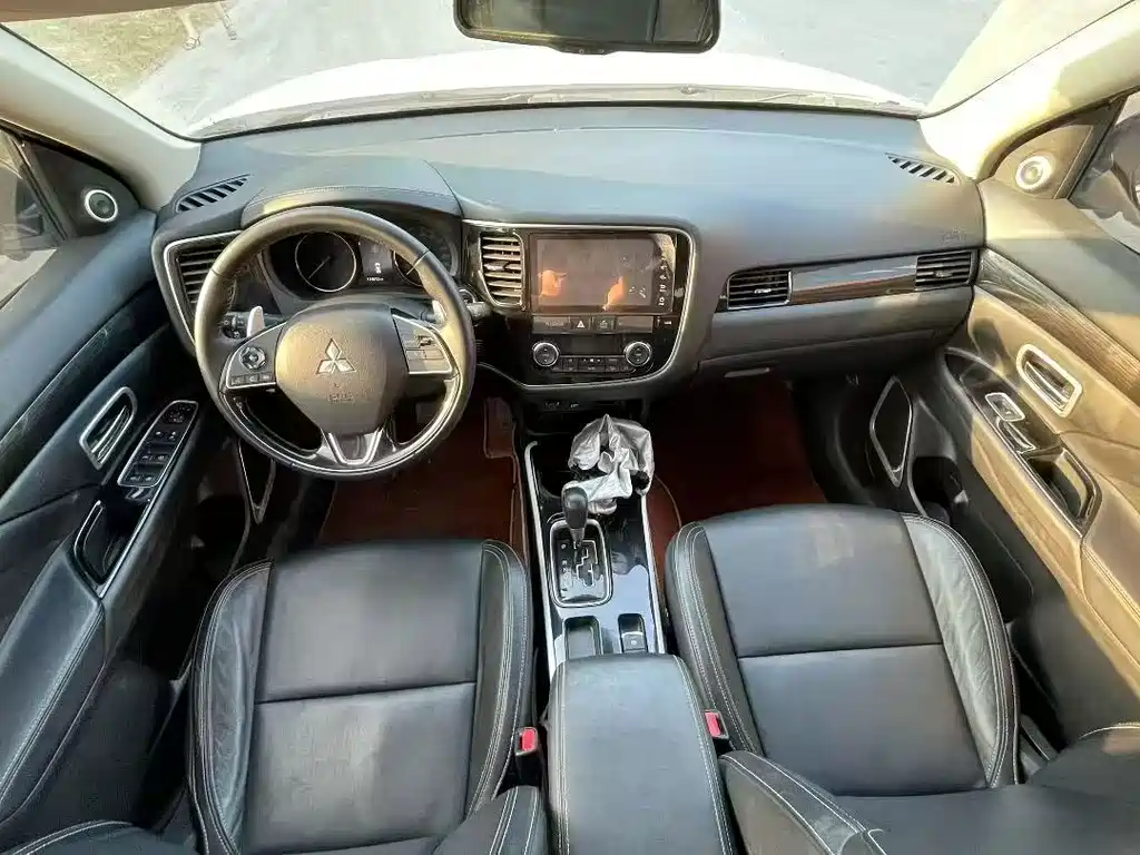 Mitsubishi Outlander — миниатюра 7