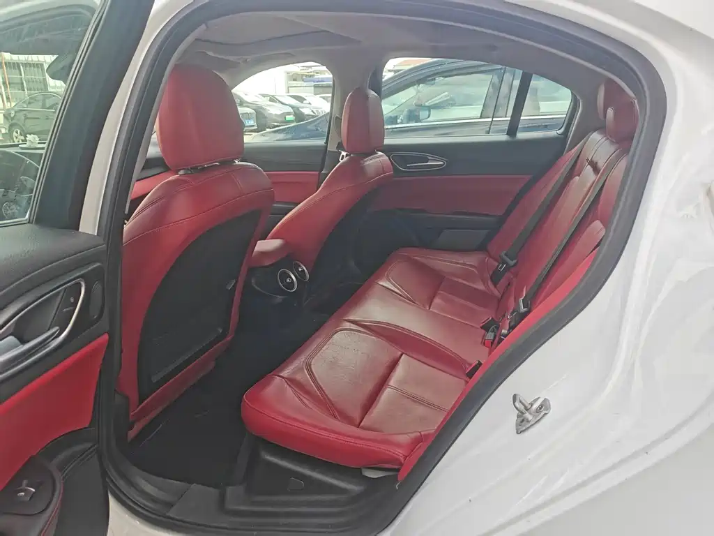 Alfa Romeo Giulia — миниатюра 5