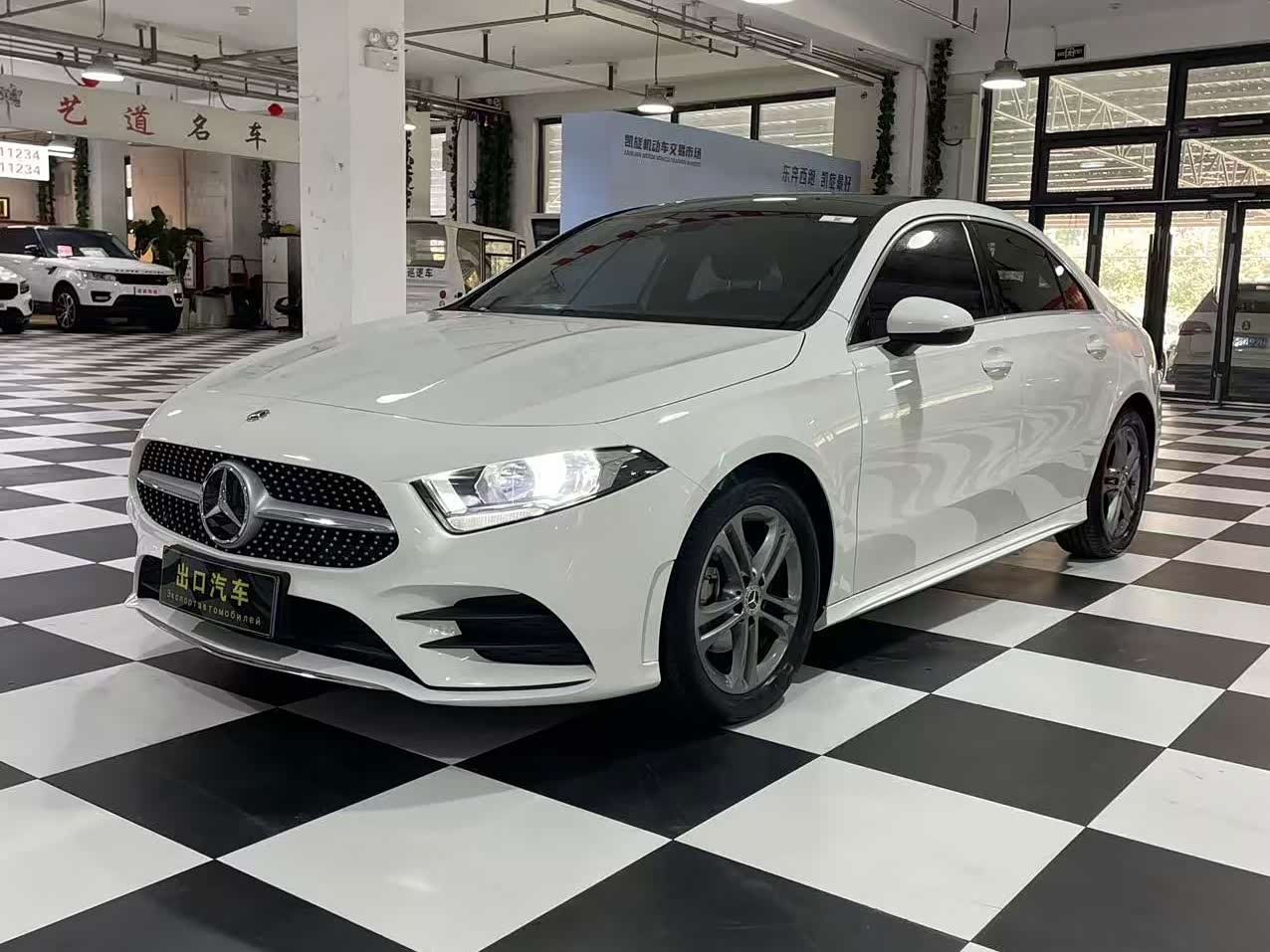 Mercedes-Benz A-Class 1.3 л 2022 г. Белый, пробег 21400 км