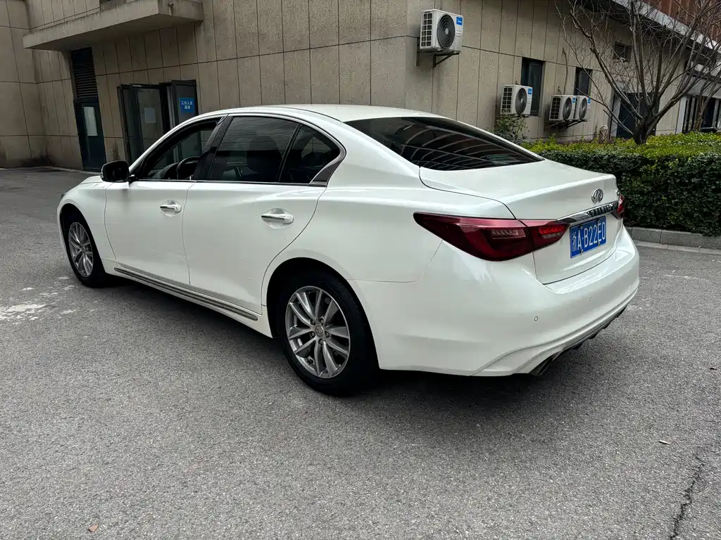 INFINITI Q50L