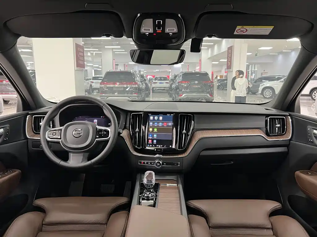 Volvo XC60 2024 B5 Luxury