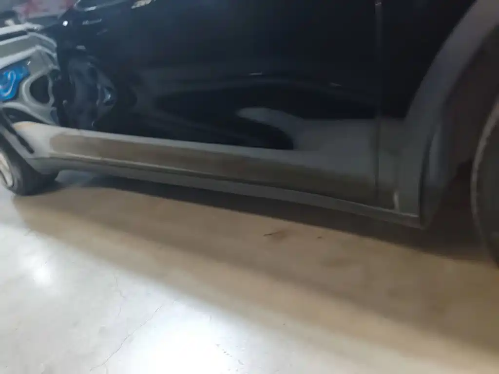 Tesla Model Y — миниатюра 21
