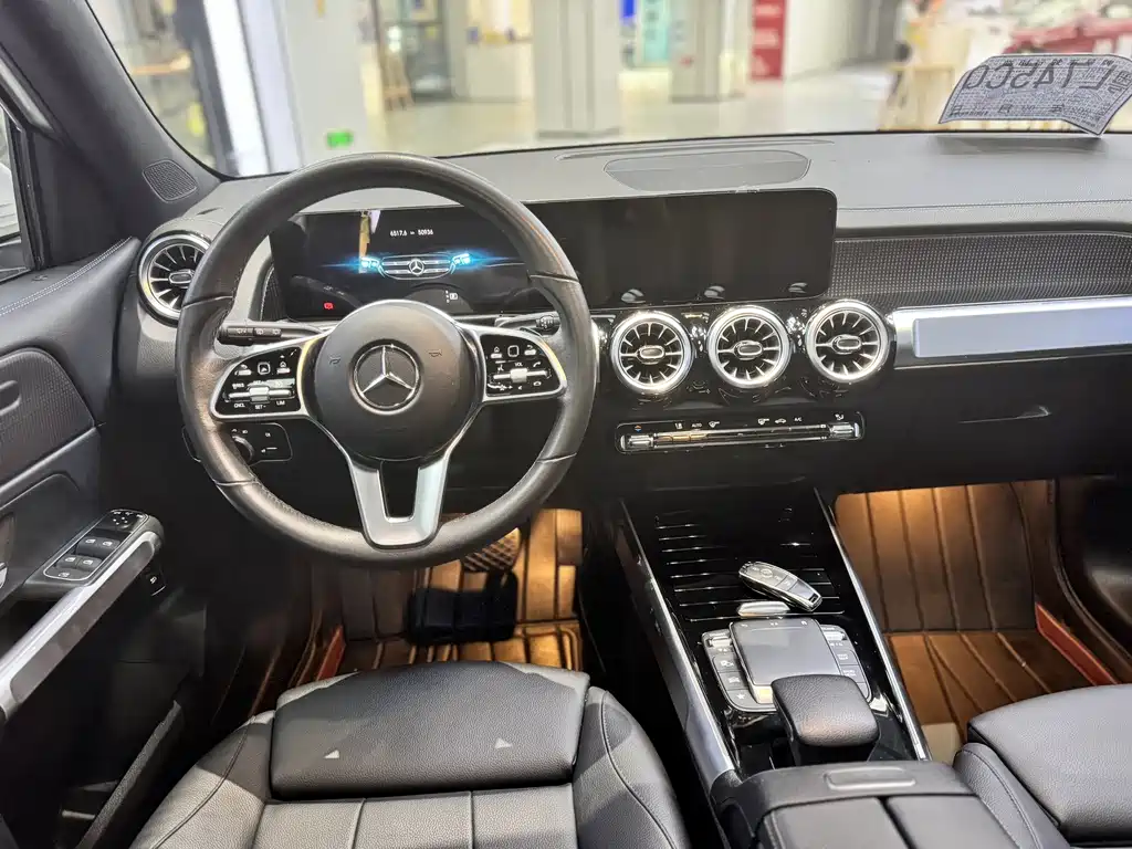 MERCEDES-BENZ GLB