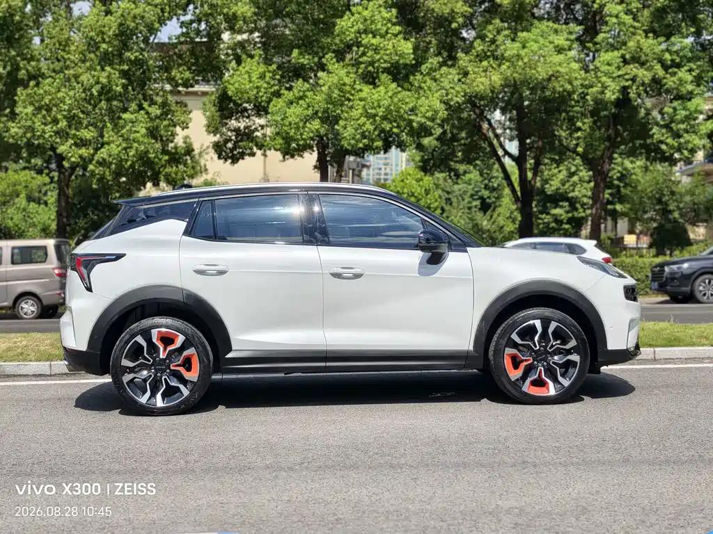 Lynk & Co 06 — миниатюра 4