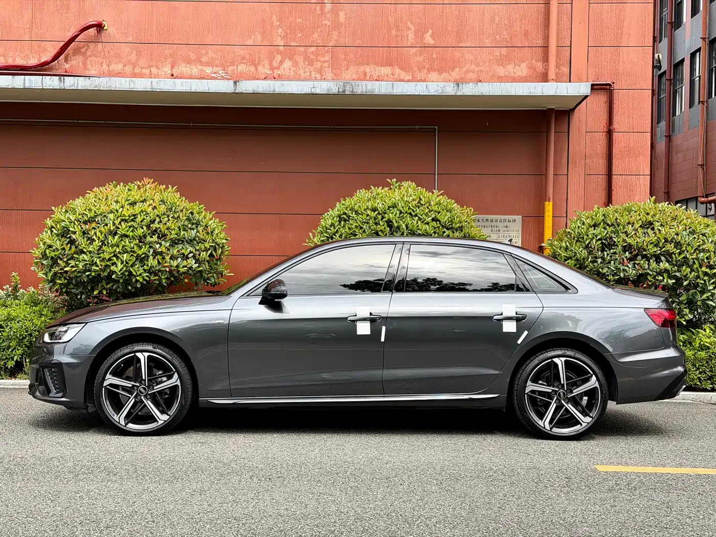 Audi A4L 2025 Silver/gray из Китая, фото 2