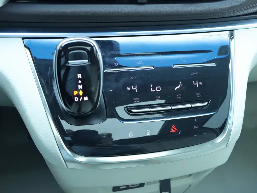 Buick GL8 Land Business Class 652T Luxury Type, фото 20