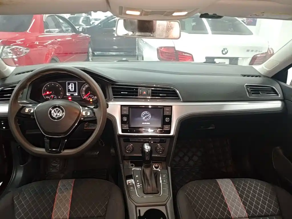 Volkswagen Lamando 2019 230TSI DSG V