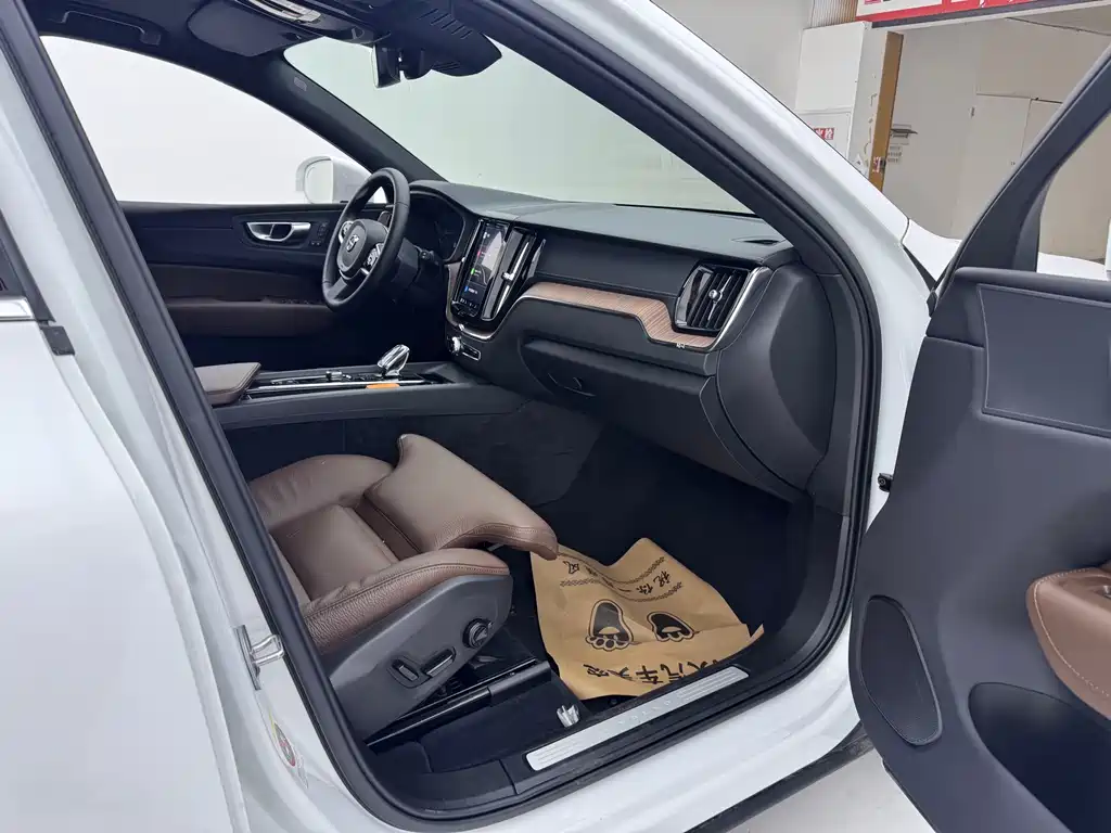 VOLVO XC60 PLUG IN HYBRID