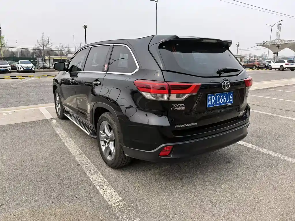 TOYOTA HIGHLANDER
