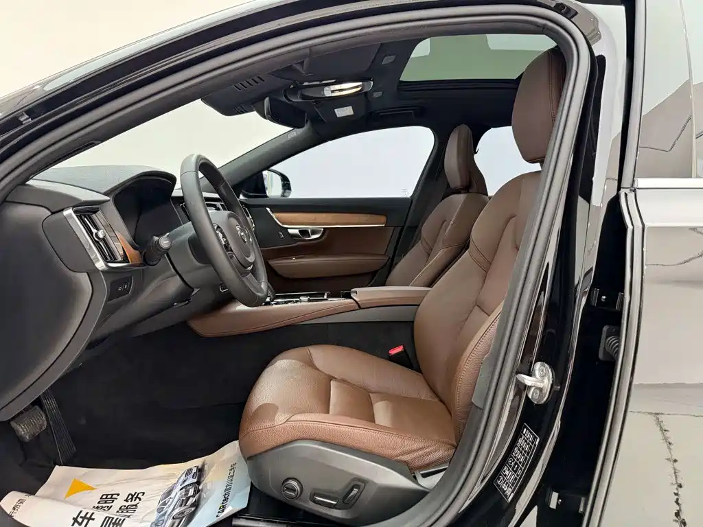 Volvo S90 PHEV — миниатюра 13