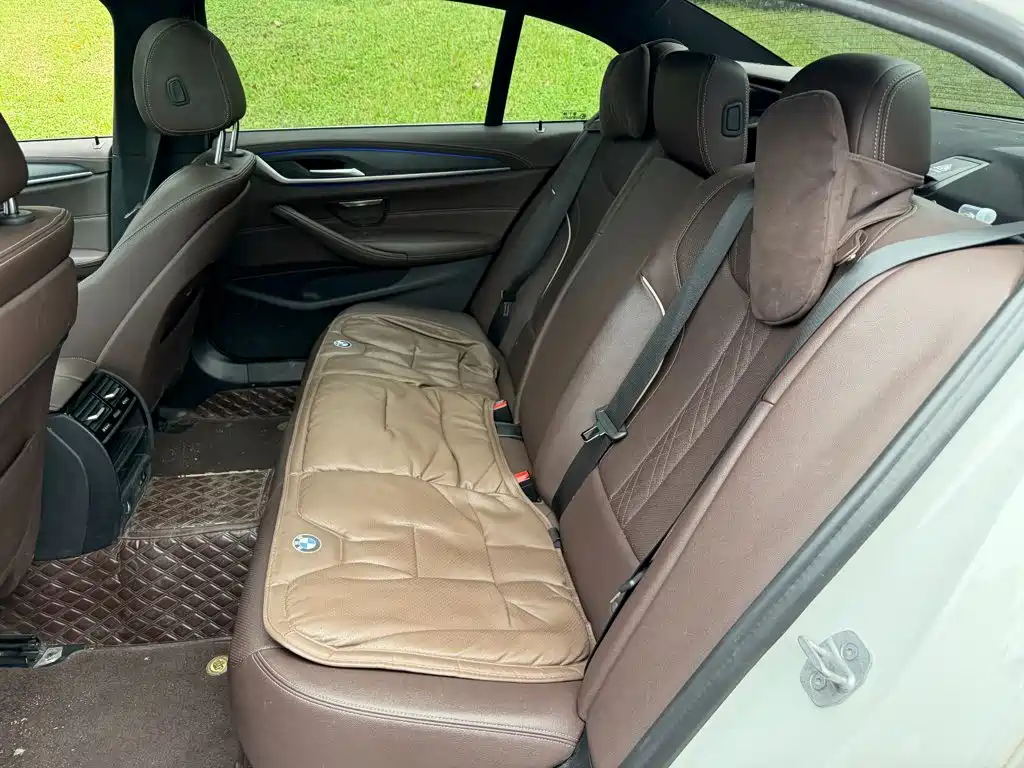 BMW 5 Series — миниатюра 12