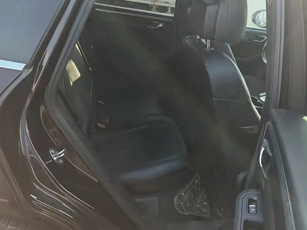 Porsche Macan — миниатюра 15