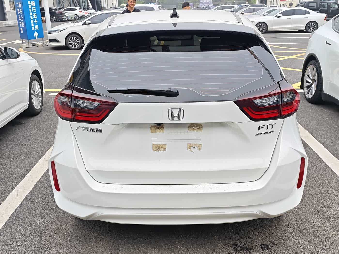 Honda Fit 1.5 л 2021 г. Белый, пробег 47800 км