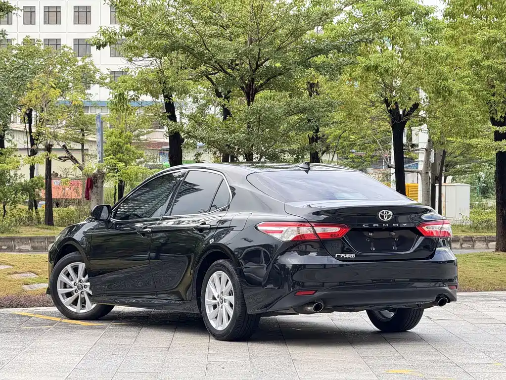 TOYOTA CAMRY