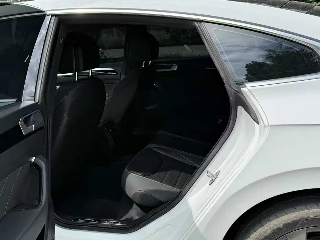 Volkswagen CC — миниатюра 7