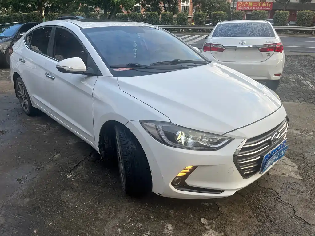 Hyundai Elantra — миниатюра 3
